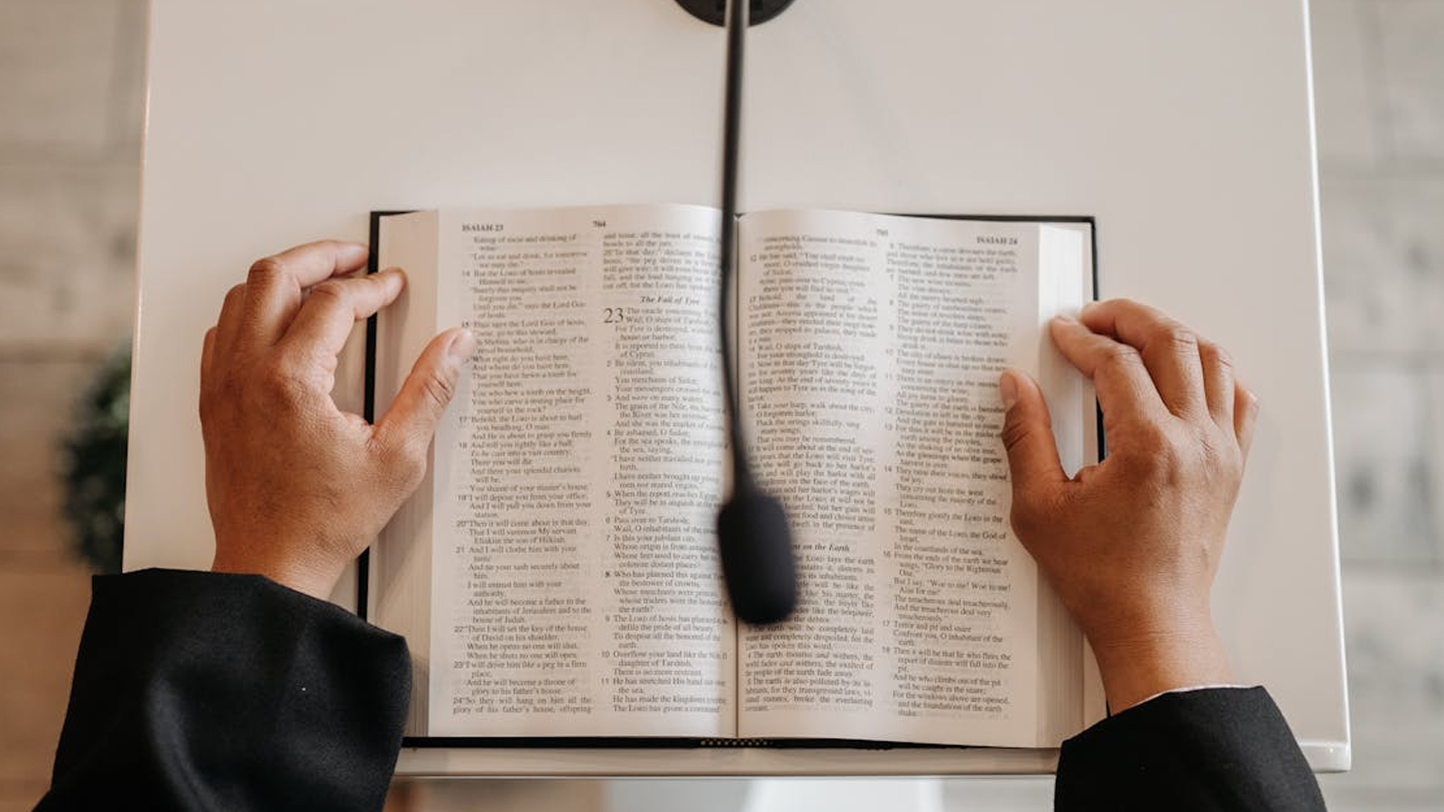 Do the Gospels Contradict