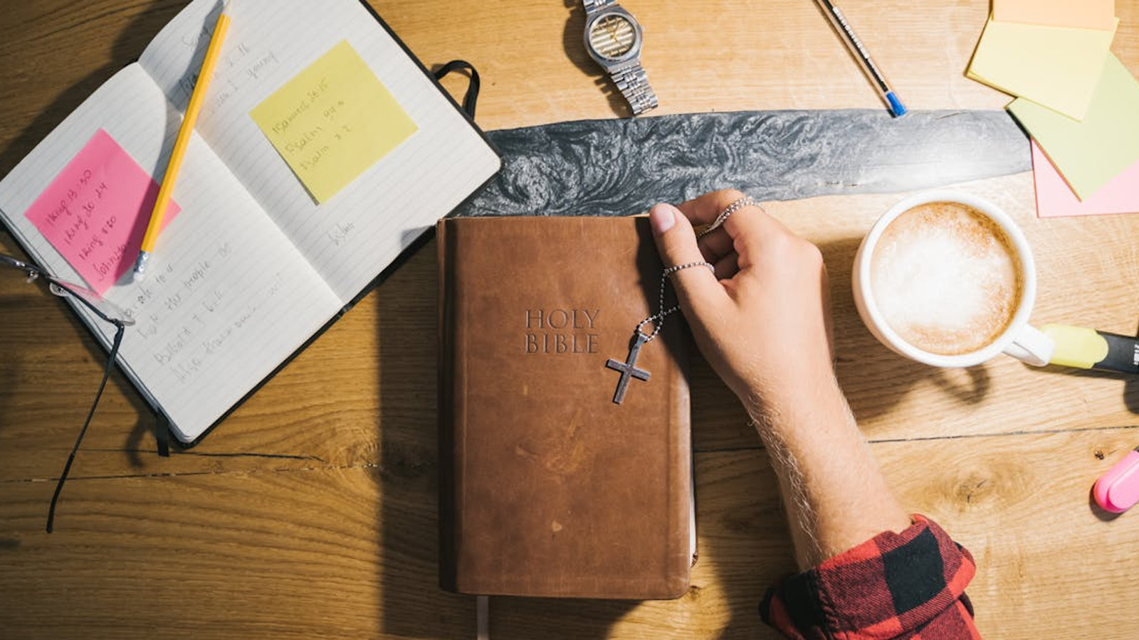 How Detectives Read the Gospels